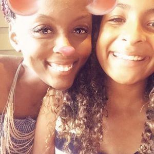 Meet your Posher, Evelyne